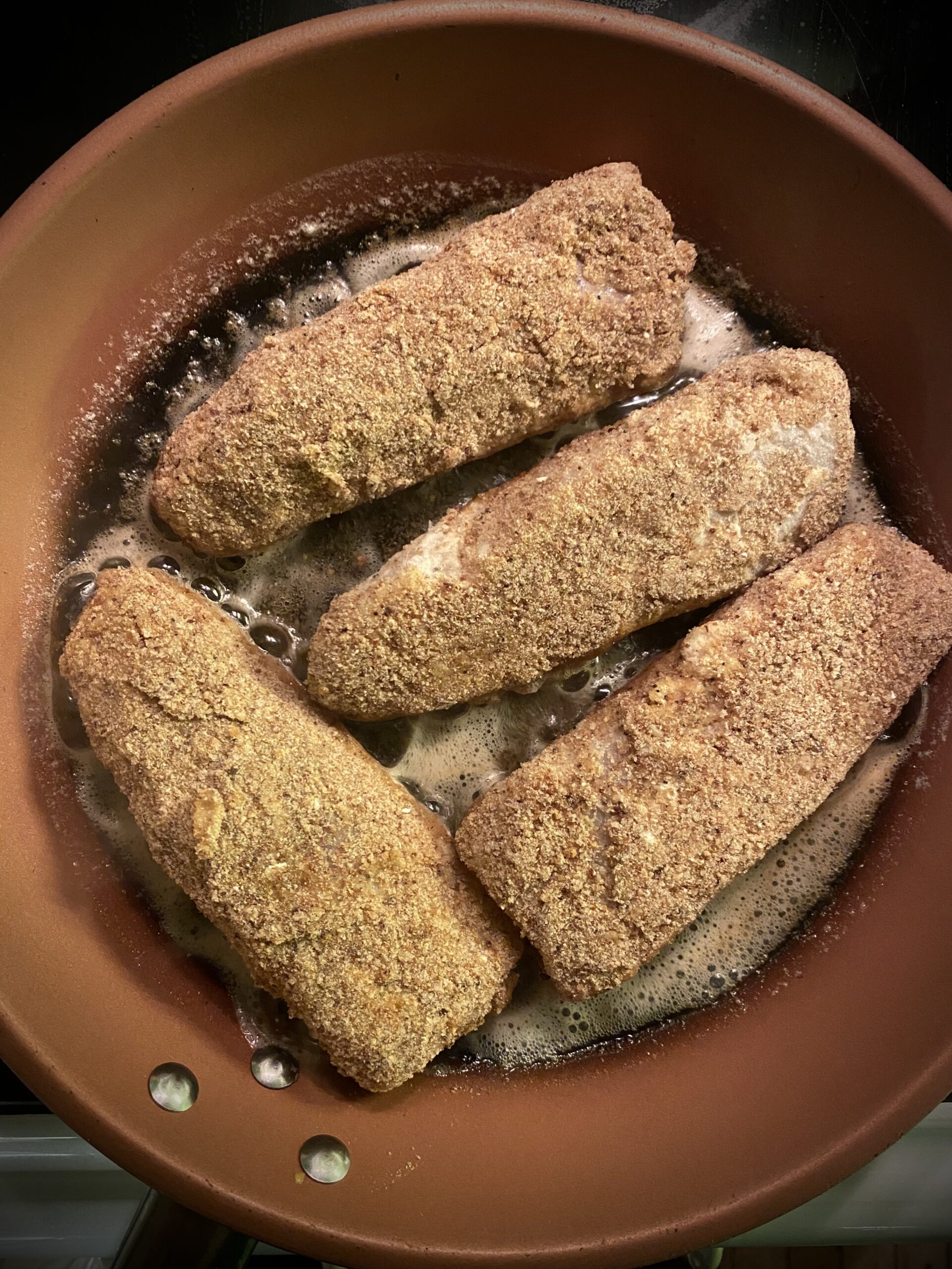 Godt og varmt: Stek fisken i panna på høy eller middels høy varme.